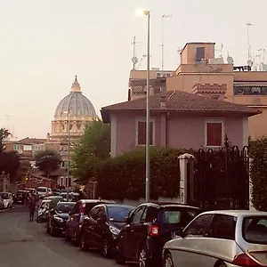 Un Bellissimo Nido A S.pietro , Roma Italia